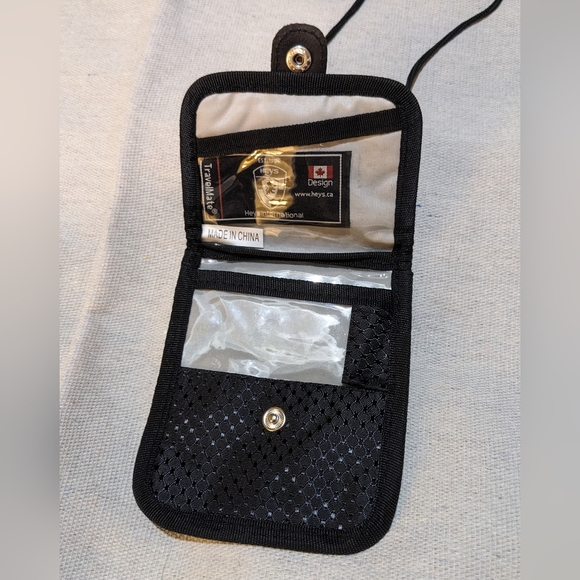 Heys Crossbody Bag and Neck Wallet - Picture 2 of 11